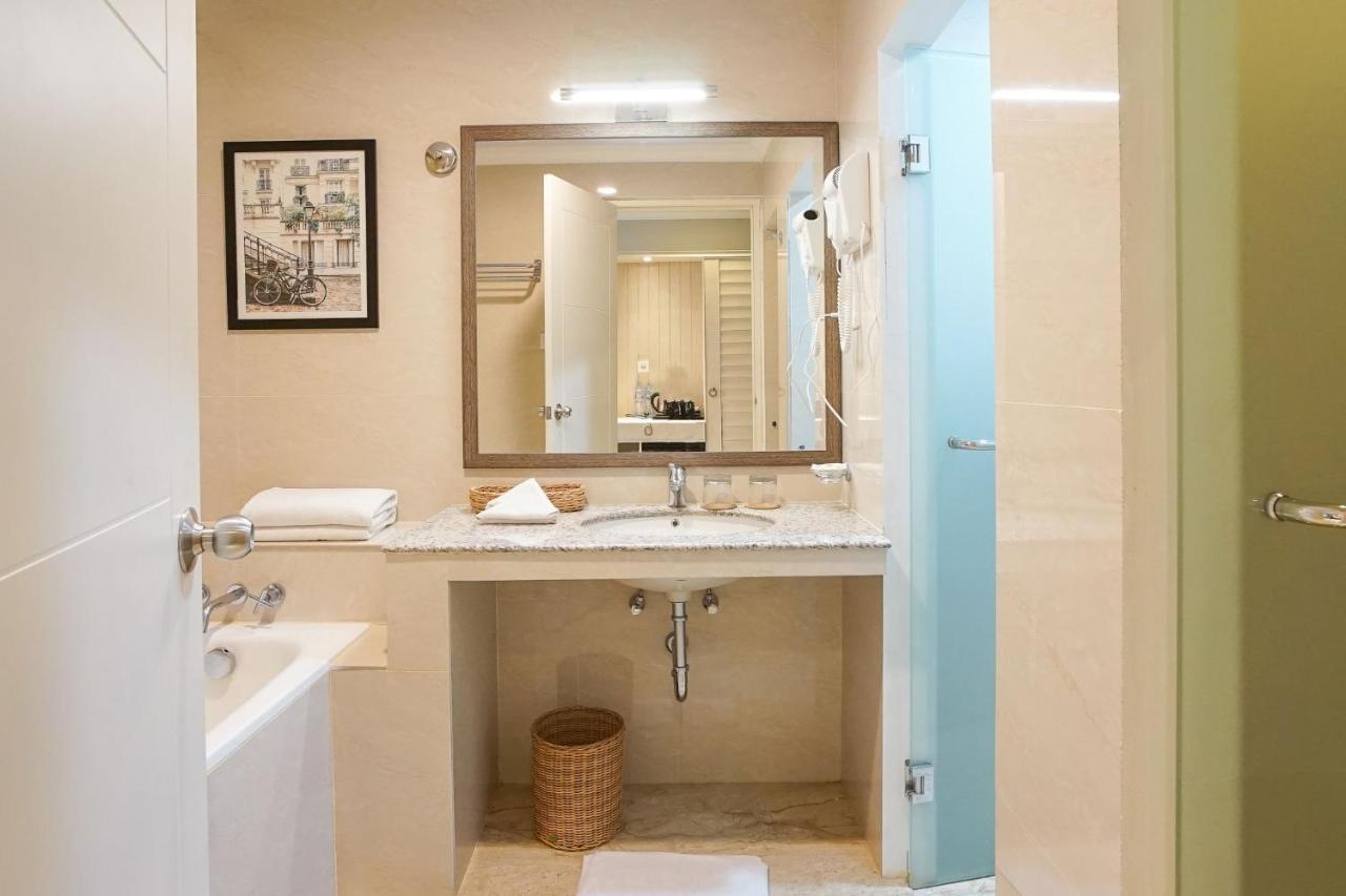 Hotel Villa Emitta Tomohon Eksteriør bilde
